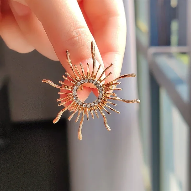 Retro Rhinestone Sun God Brooches For Women Men Trendy Clothing Accessories Lapel Pin Jewelry Gifts