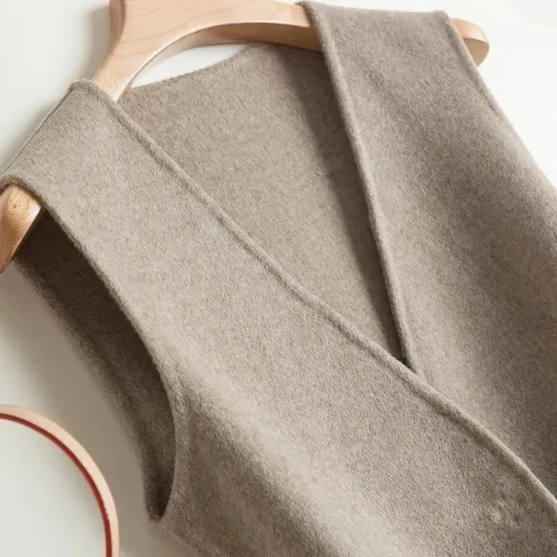 Fashion Woolen Vest Women Waistcoat Tops V-Neck Sleeveless Woolen Coat 2025 New Spring Autumn Slim Short Vest Jacket All Match