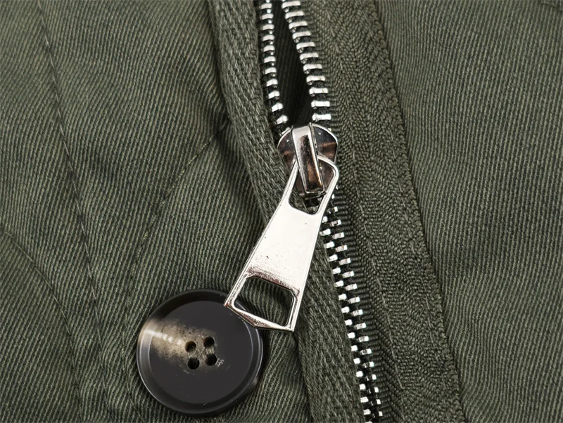 Kurtka damska 2025 zimowa nowy styl wojskowa zieleń długi rękaw pikowana ozdobna okrągły dekolt bawełniana kurtka codzienna moda