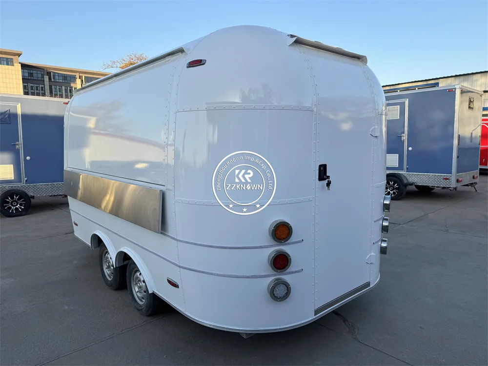 Street Airstream รถบรรทุกอาหารห้องครัวมือถือรถเข็นสุนัขร้อน Catering Trailer สัมปทานอาหาร Trailer อุปกรณ์ครบครัน Coffee Kiosk