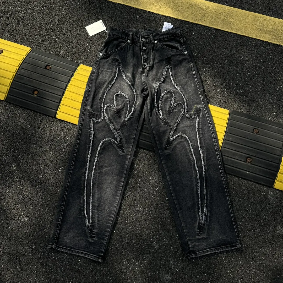 2025 THUG CLUB Haft Płomień Frędzle Dżinsy Męskie Wysokiej Jakości Splic Moon Star Metalowa Skórzana Etykieta Luźne Proste Kowbojskie Spodnie