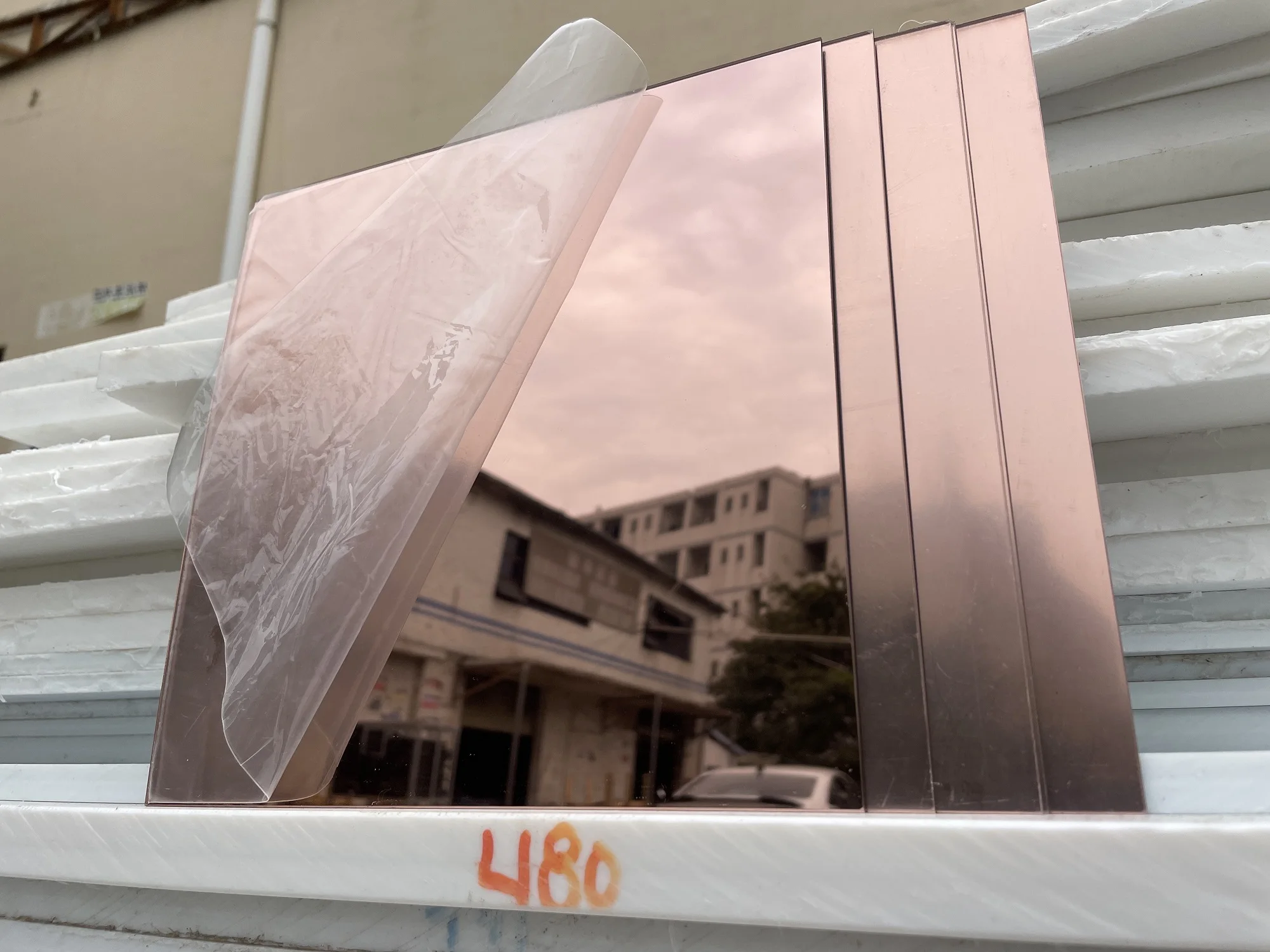 200*200*1.6 مللي متر مربع ارتفع الذهب الاكريليك مرآة ورقة غير ضارة ل قاعدة أكواب الزفاف عرض صور الدعائم جدار المنزل لتقوم بها بنفسك ديكور المجلس