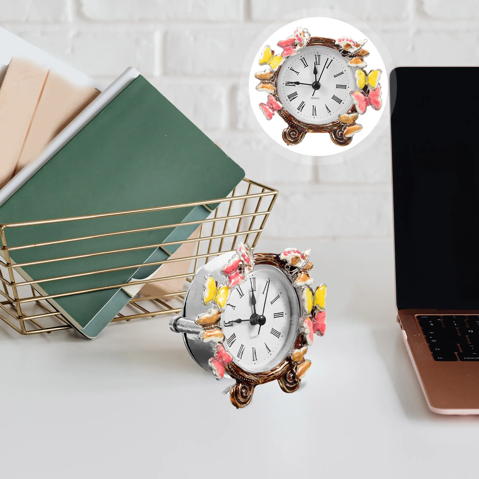 

Table Clock for Living Room Mantelpiece Non-Ticking Metal Desktop Clock European Style Decorative Bedside Clocks