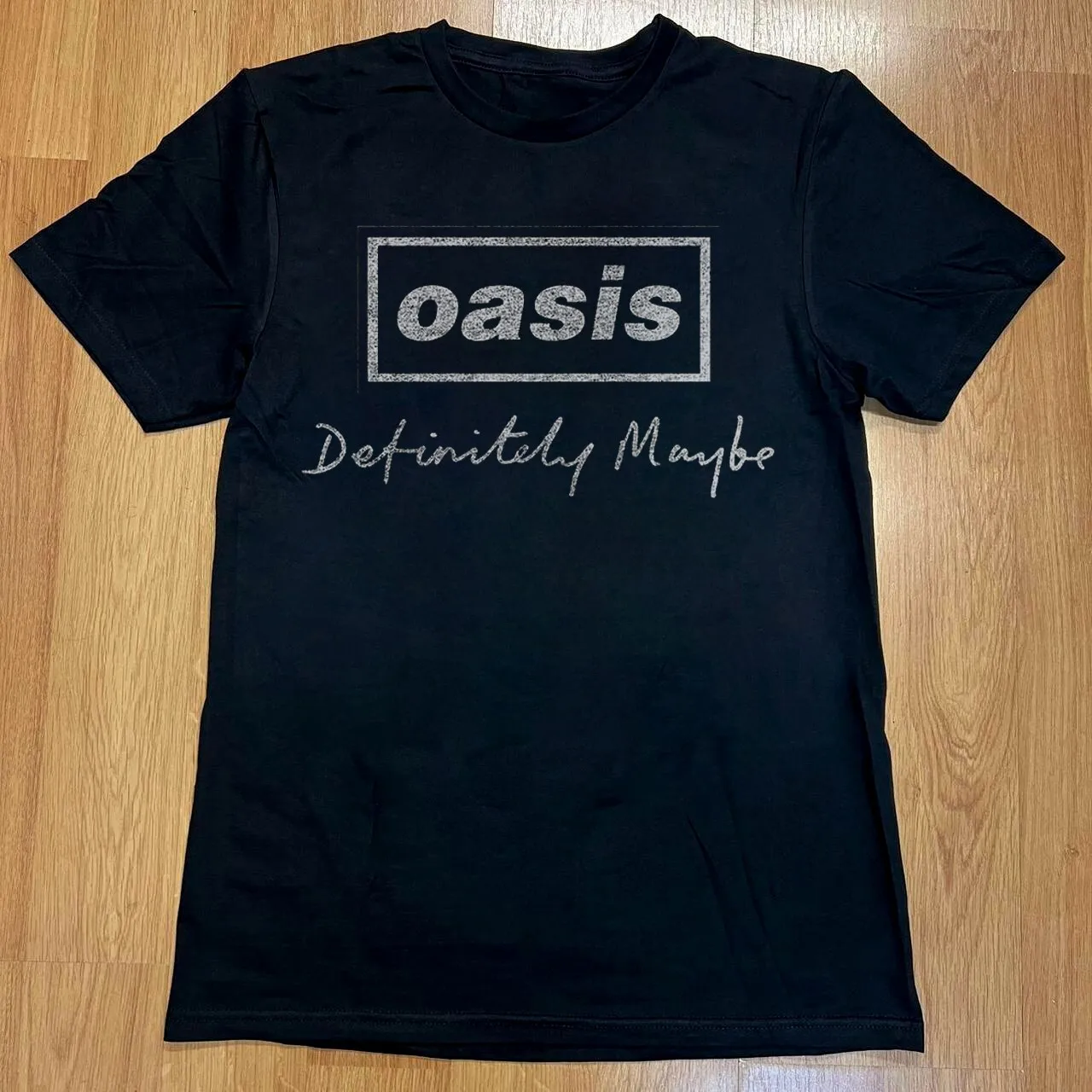 تي شيرت أسود للجنسين بشعار نص متعثر ربما من Oasis بالتأكيد مقاس S 5XL