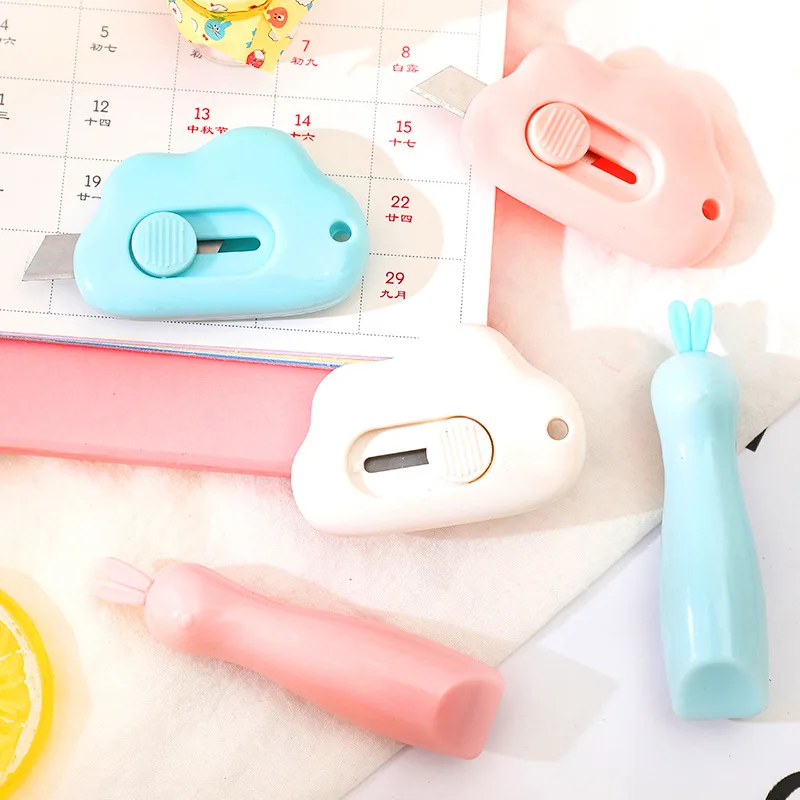 Kawaii Doce Cor Nuvens Mini Portátil Ulity Faca Caixa Cortador Abridor Bolso Stretch Cortadores De Papel Escola Material De Escritório Presente