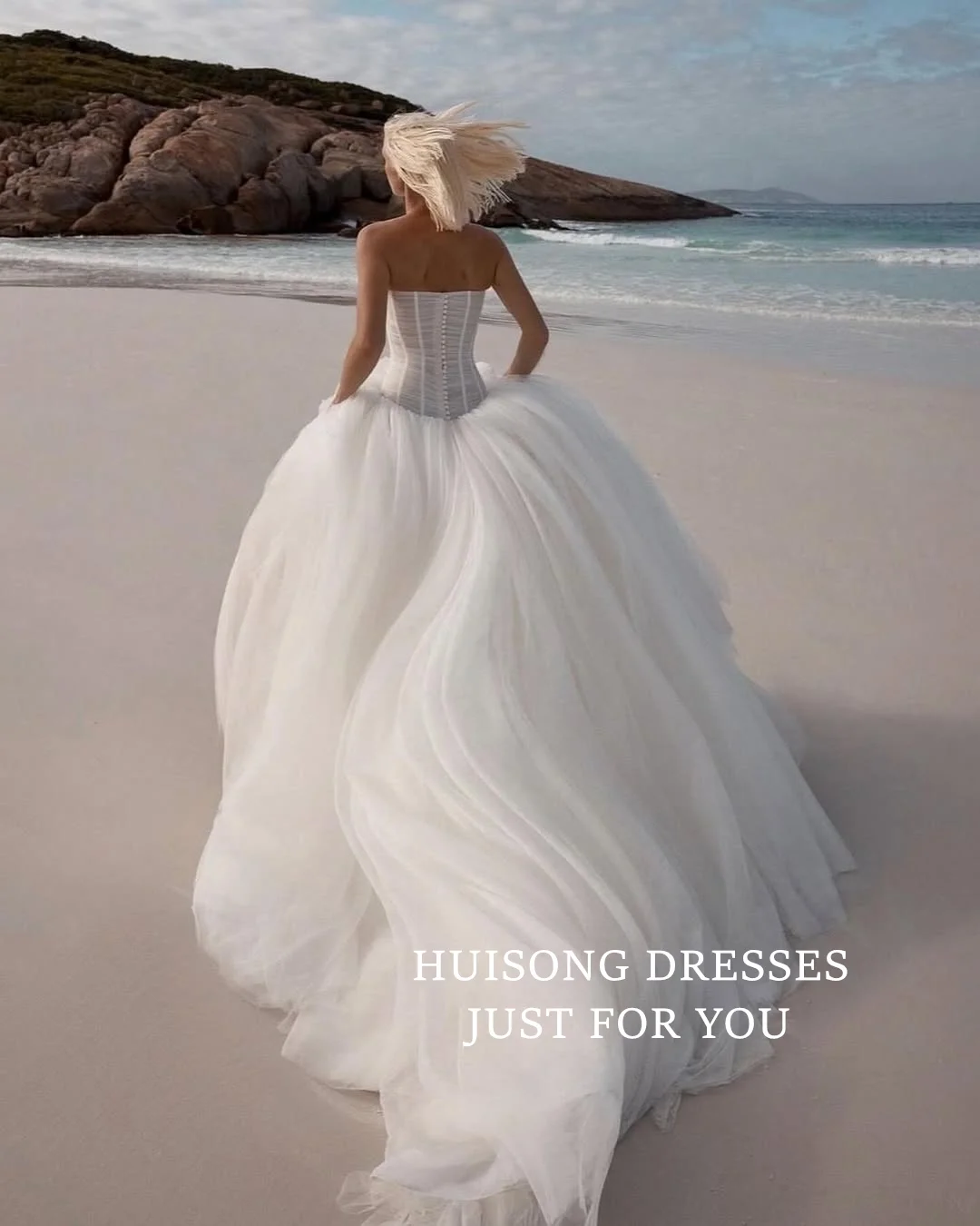 

HUISONG Customized Tulle Wedding Dresses Strapless Sleeveless A-Line Beach Bridal Gown vestidos de novia