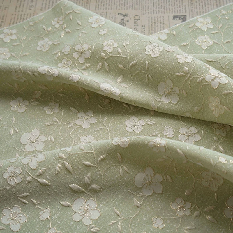 Gaun Cheongsam Jacquard Timbul 3D Benang Emas Bunga Persik Gaun Malam Qipao Bunga Musim Semi Musim Panas Tiongkok Baru Kotak Mewah