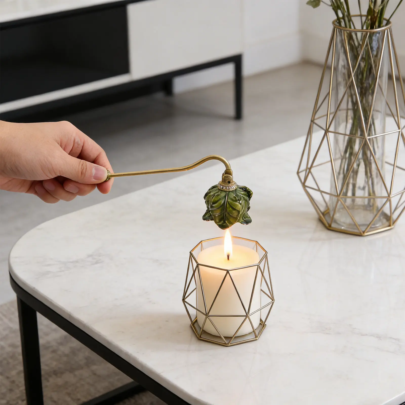 Retro Metal Snuffer Bell Design Vintage Wick Flame Extinguisher Decorative Snuffer Cover for Home Ambience