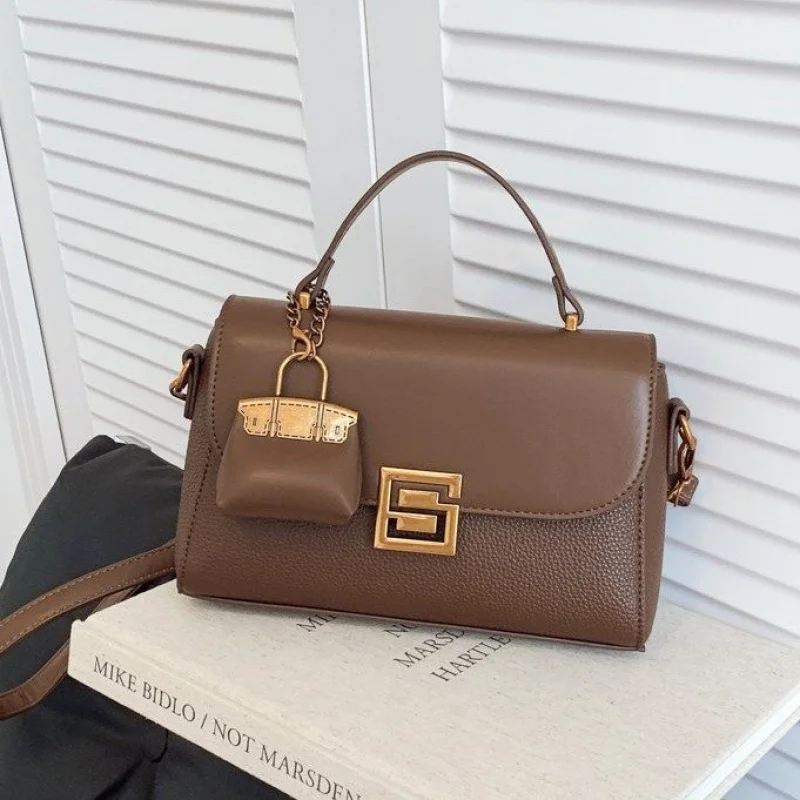 

Stylish Luxury Tote Bag With Letter Logo High-End Designer For Business Women Commuter Premium Quality