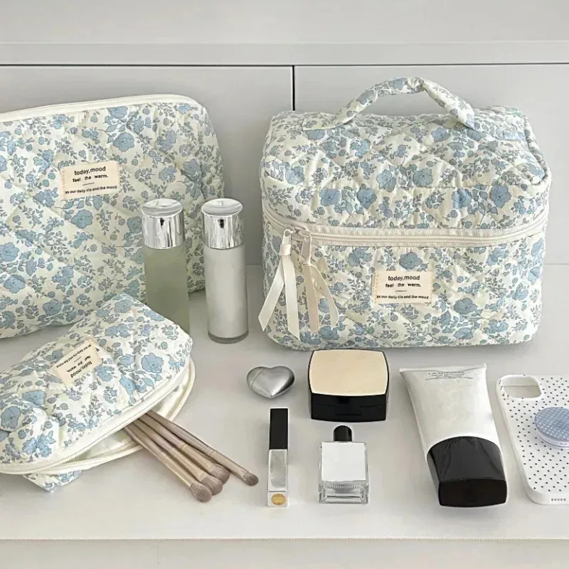 Women's Blue Flower Cotton Makeup Bag Essential for RV Travel Large Capacity Fabric Travel Cosmetics Storage Bag (1-Piece)