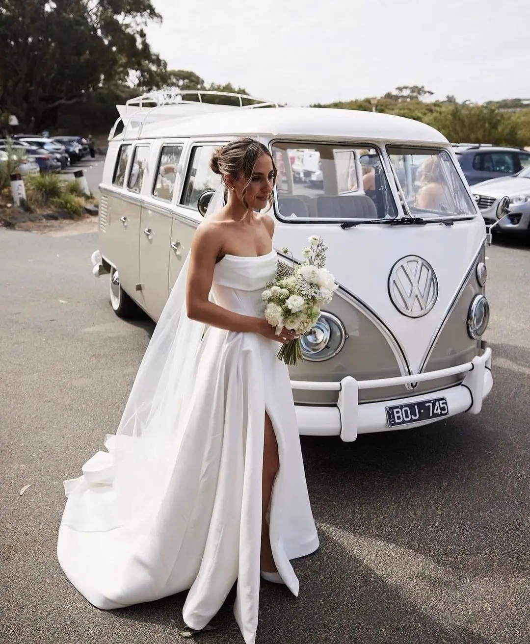 Alta qualidade plissado cetim uma linha princesa vestidos de casamento fenda lateral dividir vestido de noiva 2024