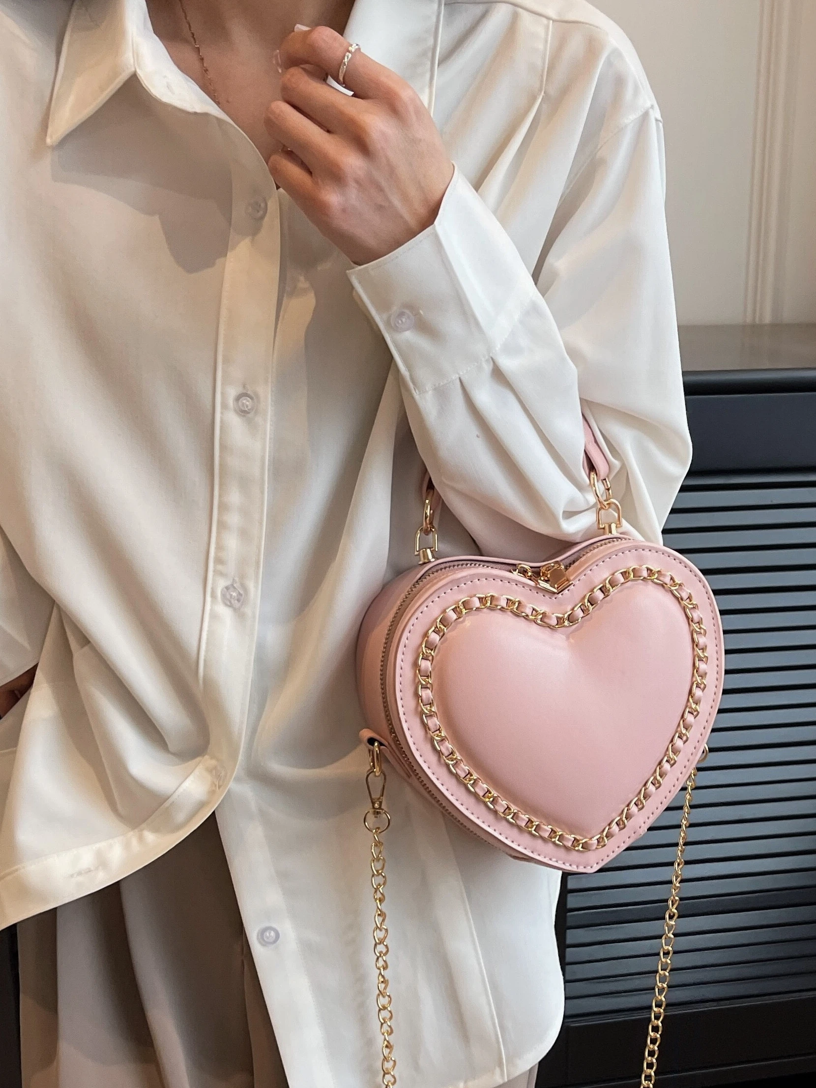 Women\'s Red Love Shaped Design Bag Fashion Solid New Handheld Bag Advanced Versatile Chain Crossbody Bag Zipper Wedding Bag