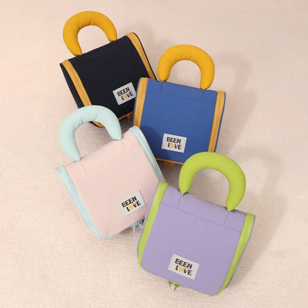 حقيبة مكياج محمولة ذات سعة كبيرة مع خطاف حلوى القطن وحقيبة تواليت للسفر ومستحضرات التجميل وحقيبة تخزين مقاومة للماء