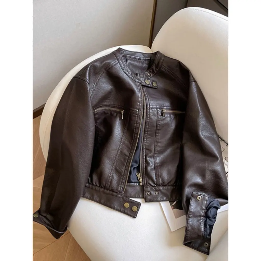 سترة جلدية قصيرة عصرية لراكبي الدراجات النارية للنساء لربيع وخريف نمط جديد على طراز هونج كونج معطف فضفاض بياقة واقفة