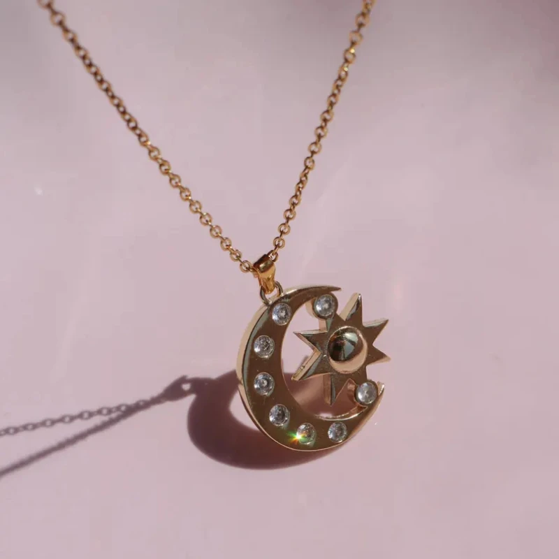 Collar con Colgante de Piedras Preciosas Artificiales de Sol y Luna de Estilo Retro, Material de Aleación de Zinc, Collar para Mujer - Ideal para Fiestas y Eventos