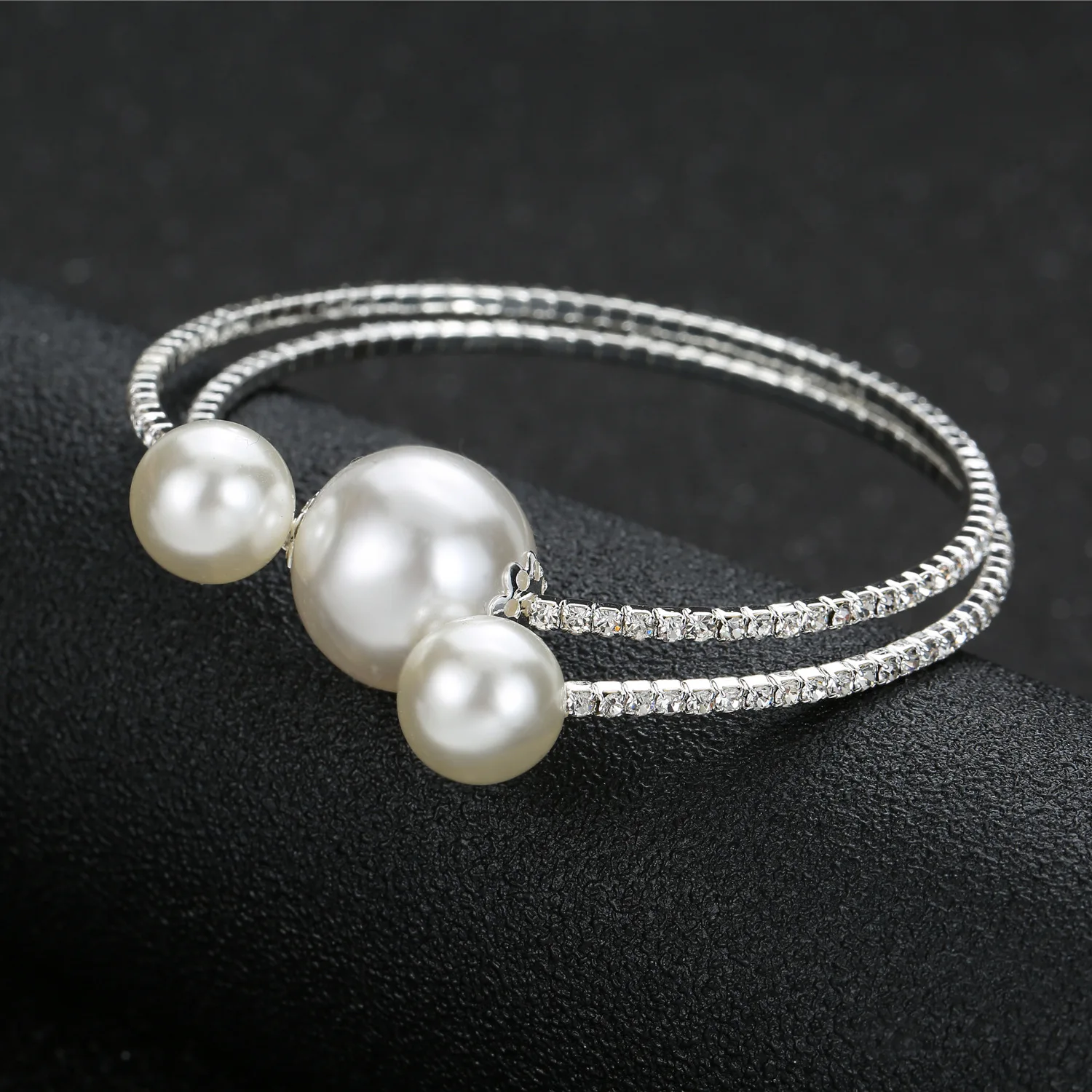 

Multi-Row Rhinestone Pearl Bracelet With Adjustable Design Long Lasting Comfortable To Wear Best Gift For Women