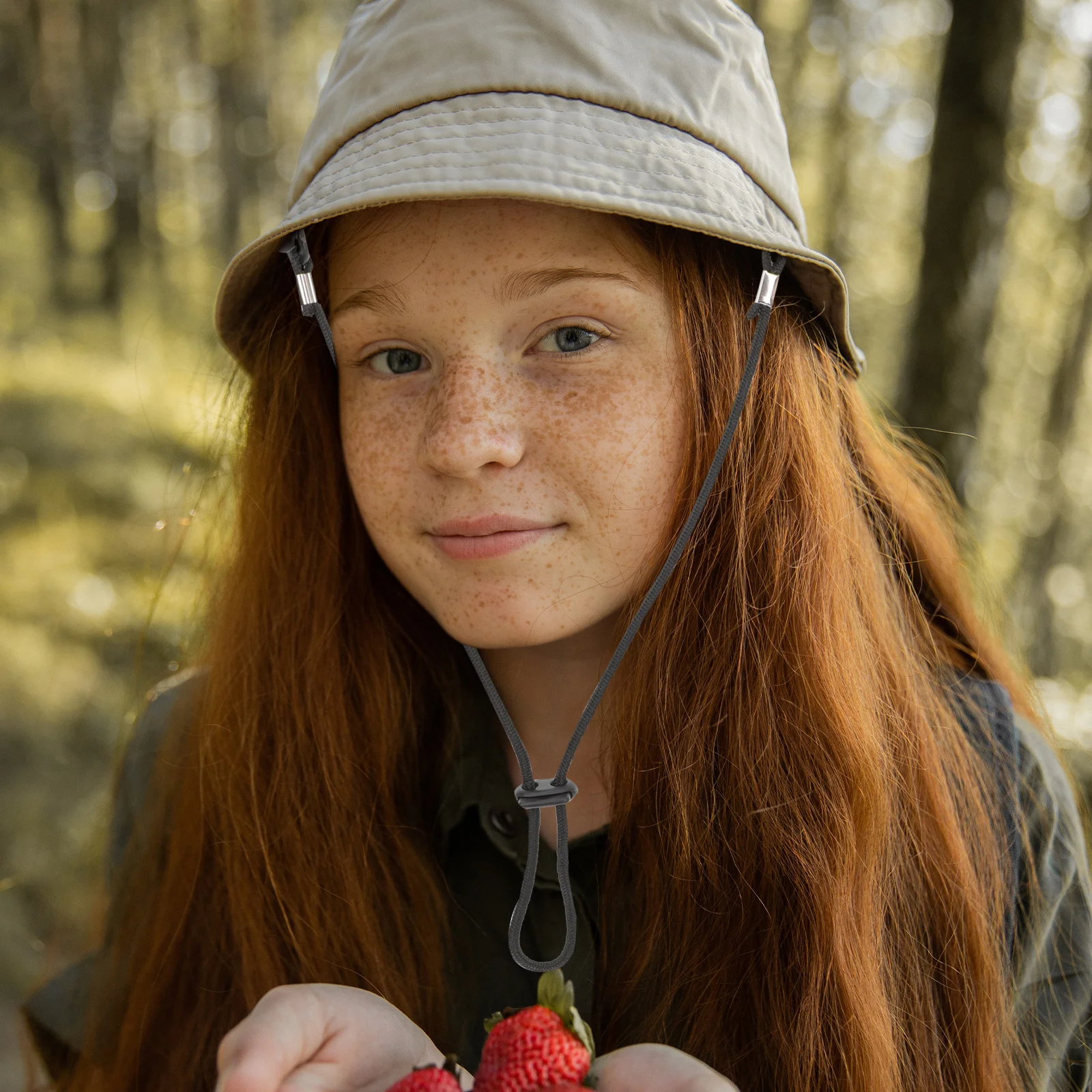 

2Pcs Windproof Hat Clip Adjustable Nylon Strap with Plastic Clip for Outdoor Sports Hiking Fishing Boating Camping Travel