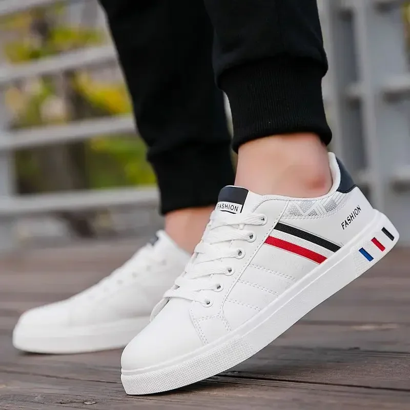 Scarpe da uomo, scarpe da uomo alla moda in stile coreano, scarpe sportive casual da uomo alla moda bianche versatili, scarpe da tavola con fondo piatto