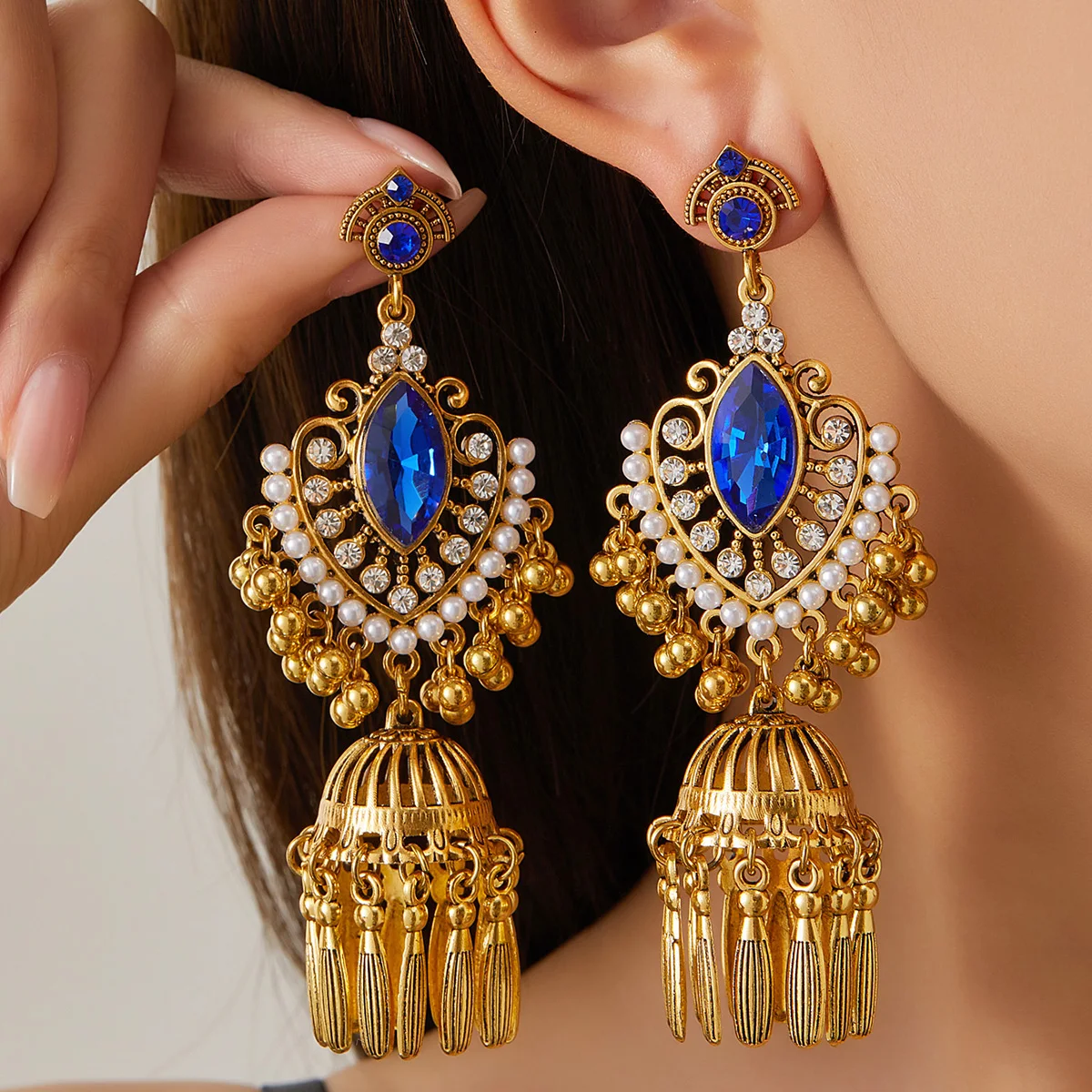 Luxury Rhinestone Heart Shaped Tassel Earring for Women Vintage Gold Color Hollow Bell Pendant Earrings 2026 Fashion Jewelry