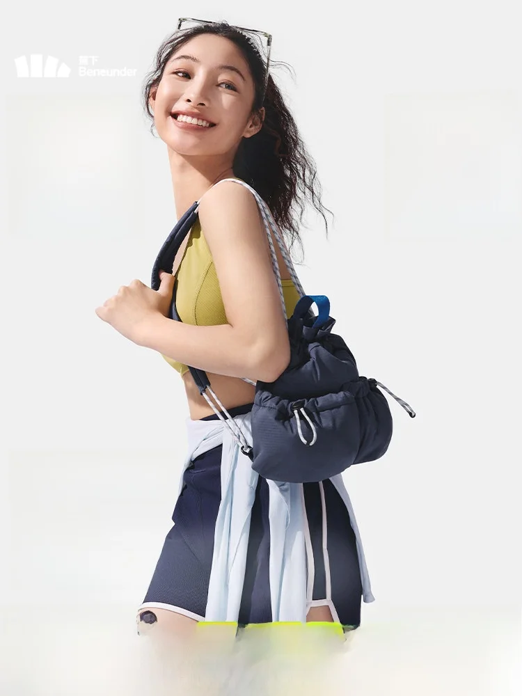 

Commuter Travel Backpack Women's Lightweight Casual Simple Style Banana Leaf Bag Suitable for Short Trips And Daily Use