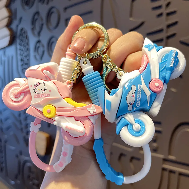 Kawaii Sanrio anahtarlık Keychain mi Mini motosiklet kolye Hello Kitty zarif moda trendi okul çantası aksesuarları hediye ıvır zıvırlar