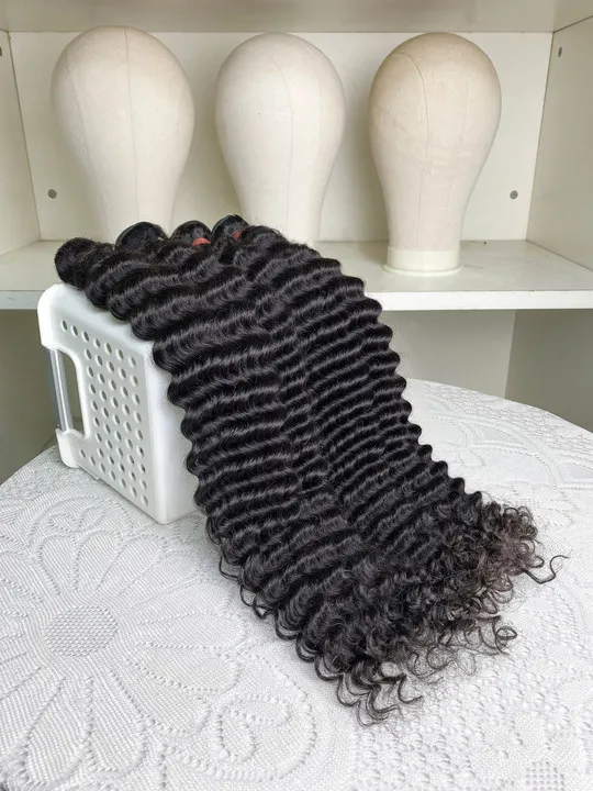 

32 38-дюймовые вьющиеся пучки человеческих волос 30 32-дюймовые Remy Необработанные необработанные девственные глубокие волны для наращивания 100% человеческие волосы Водные пучки De