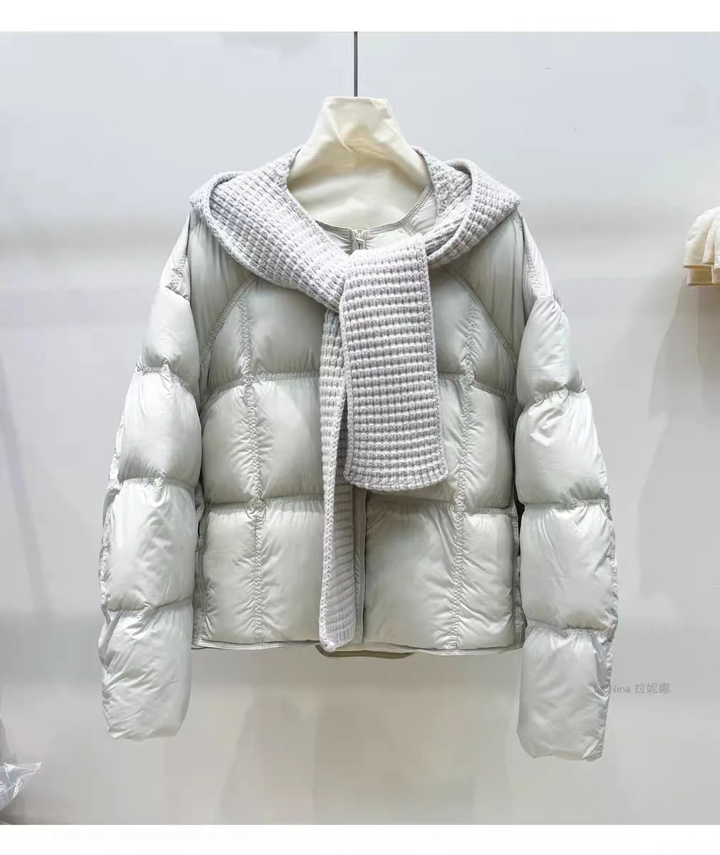 2026 سترة منتفخة 90 سترة بيضاء أسفل محبوك قبعة وشاح شال طوق أسفل سترة جولة الرقبة سميكة الخريف والشتاء سترة