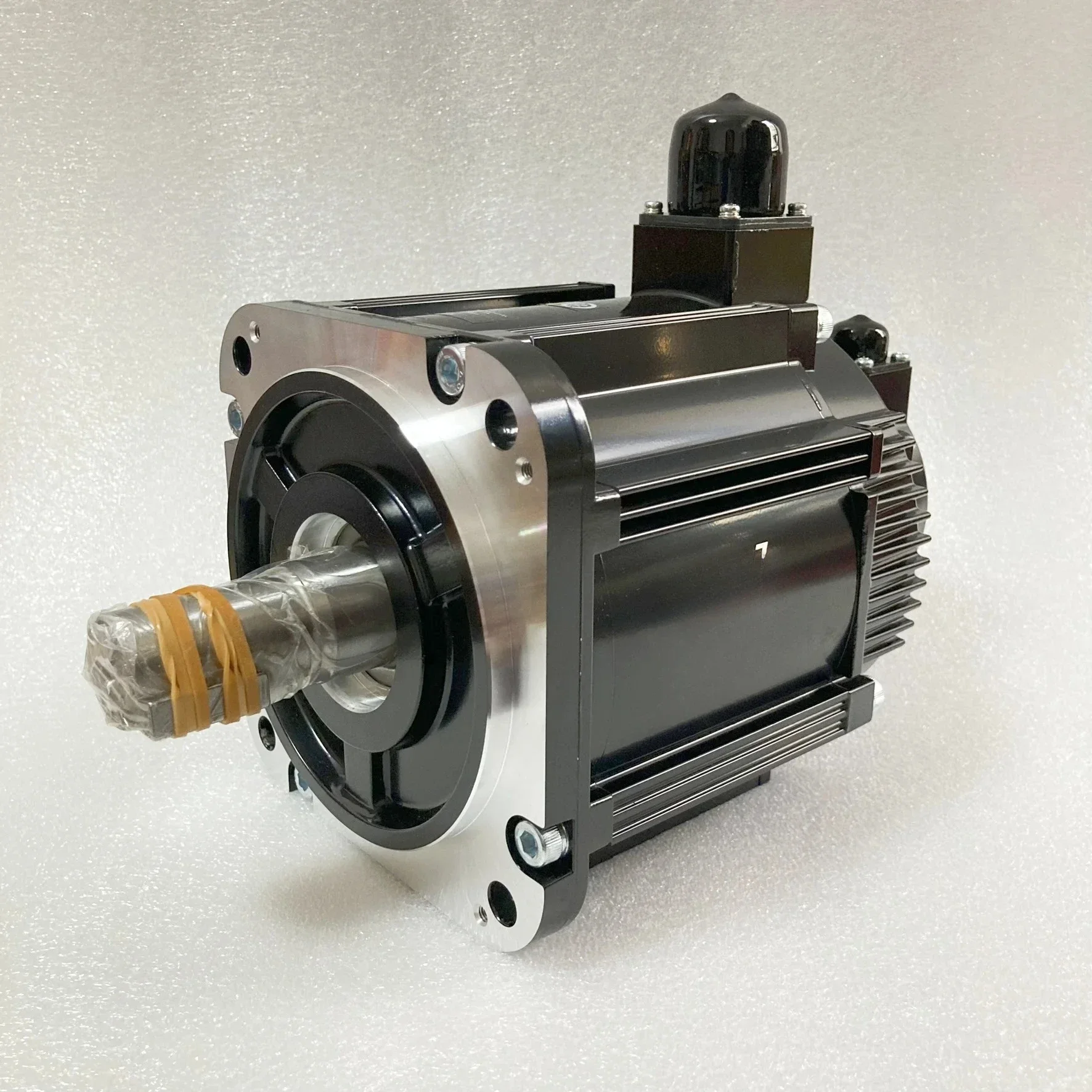 NICE  NEW ORIGINAL YASKAWA AC SERVO MOTOR