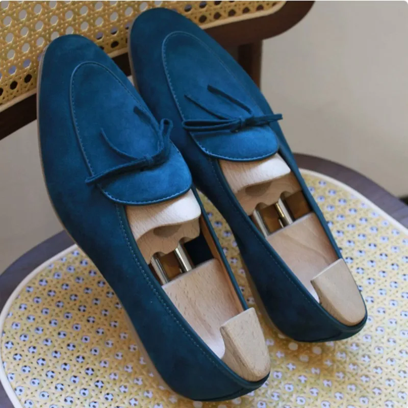 

Fashion British Mens Loafers Khaki Blue Suede Leather Driving Boats Flats Shoes for men Tassel Fringe Casual Shoe