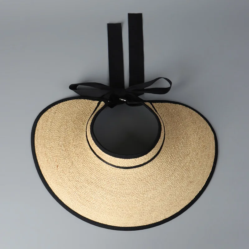 Рисунок 3 - Рафийная шляпа с козырьком