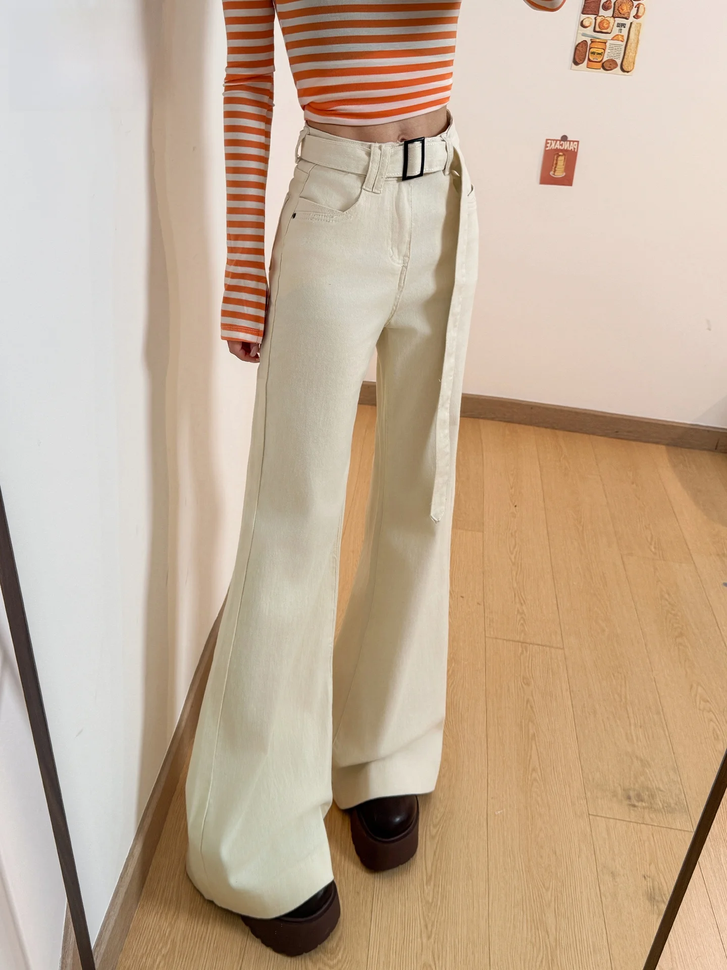 

Джинсы-клеш с высокой талией для женщин: облегающие, повседневные, свободные, струящиеся, из денима, светло-бежевые, весна-лето, новинка