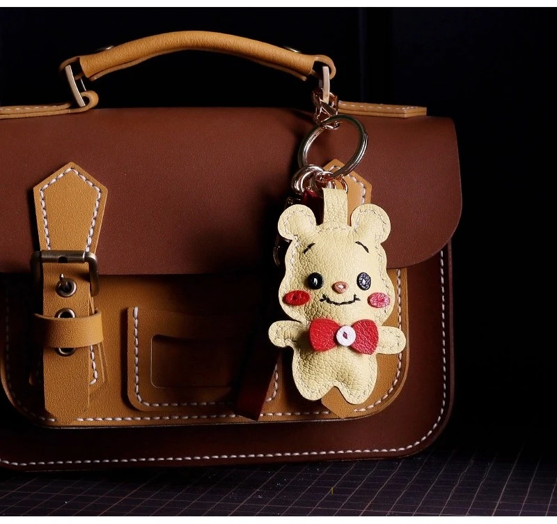 

Подвеска Винни-Пух, сумка-подвеска из французской овчины, сумка-подвеска для телефона, брелок из натуральной кожи ручной работы.