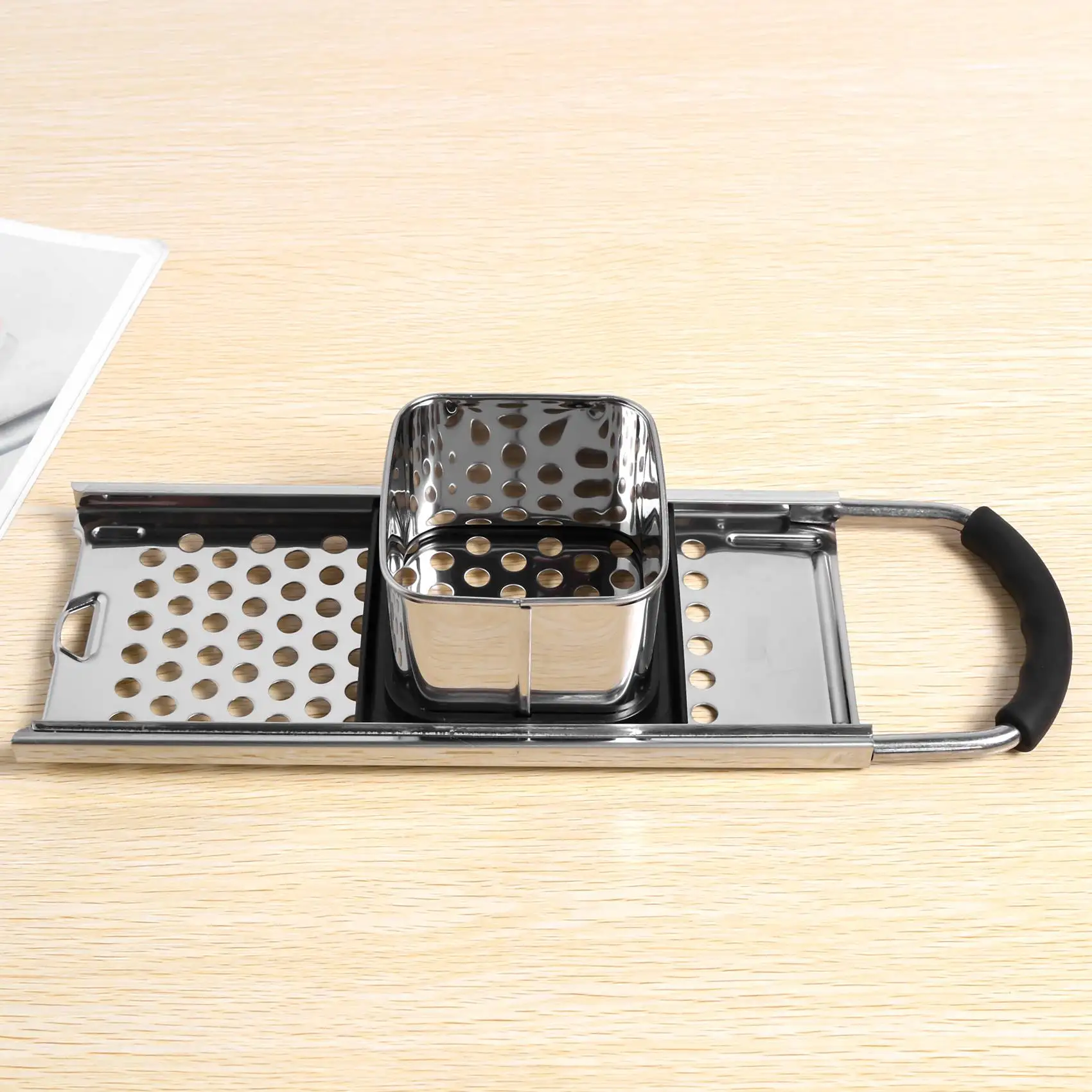 AA26P ステンレス製スパッツレメーカー、餃子・麺類用快適ラバーグリップハンドル付き