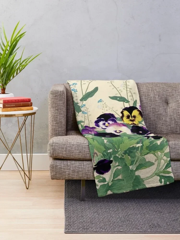 PANSIES AND GREEN LEAVES Antique Japanese Floral Throw Blanket Decoratives cosplay anime Large Blankets