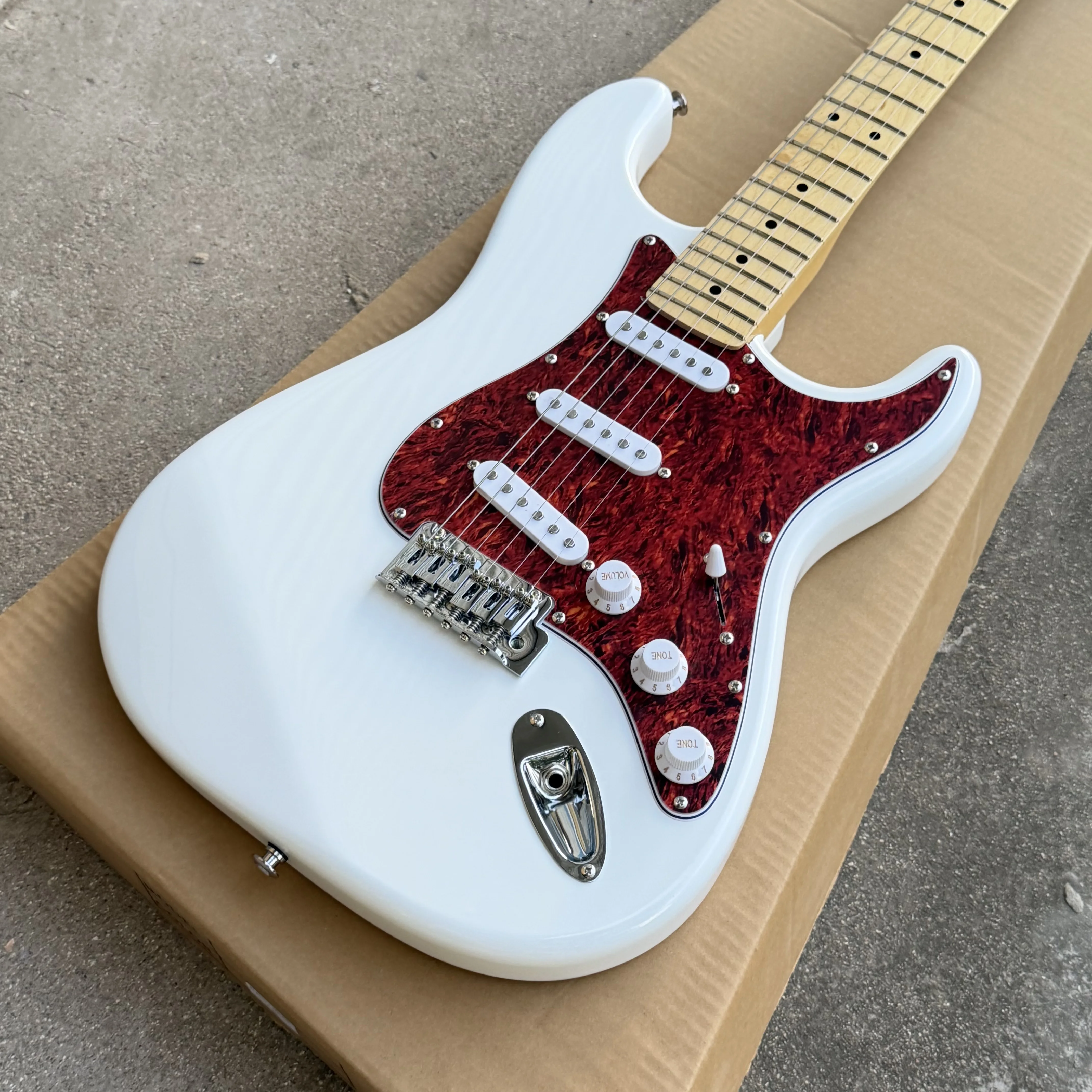 White St Guitar with Red Pearl Guard Maple Fingerboard SSS Pickups