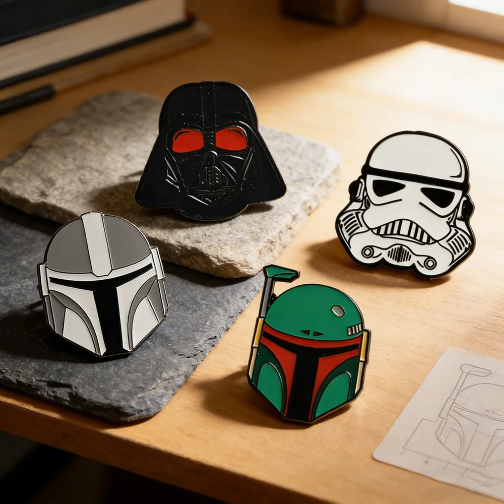 Conjunto de 4 Pins Esmaltados de Filmes Sci-Fi Star Wars - Emblemas de Capacete de Stormtrooper, Darth Vader e Boba Fett, Broches Colecionáveis Incríveis para Fãs