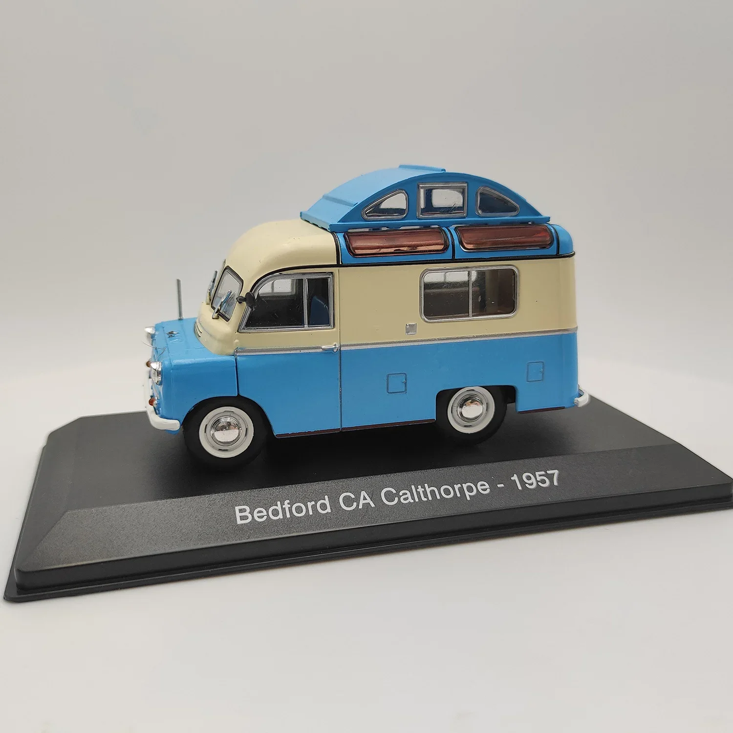

Diecast IXO 1:43 Scale Bedford CA Calthorpe-1957 Classic Nostalgia Alloy Car Model Collectible Toy Gift Display Ornaments