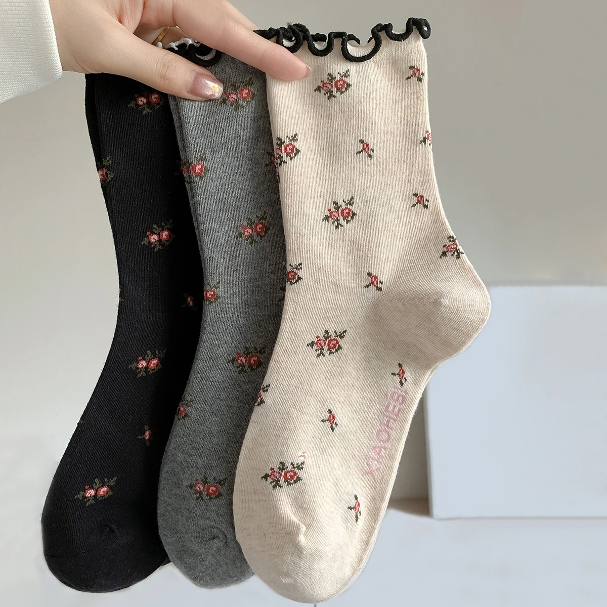 Skarpetki damskie Retro koreański styl jesień nowe modne dziewczęce plisowane skarpetki z falbankami nowości oddychające kobiece skarpetki w kwiaty miękkie