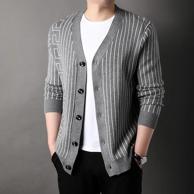 Autumn and Winter New V-neck Men's Cardigan Jacket Great Wall Printing Stripes Details Textured Cardigan Sweater