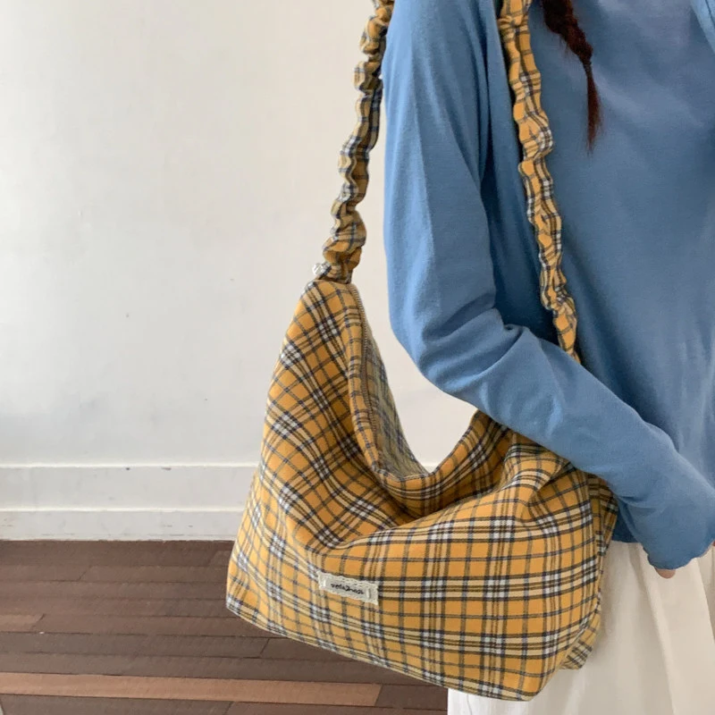 

Vintage College Style Patterned Canvas Bag for Women2026New large-capacity shoulder crossbody bag for casual commuting tote bag