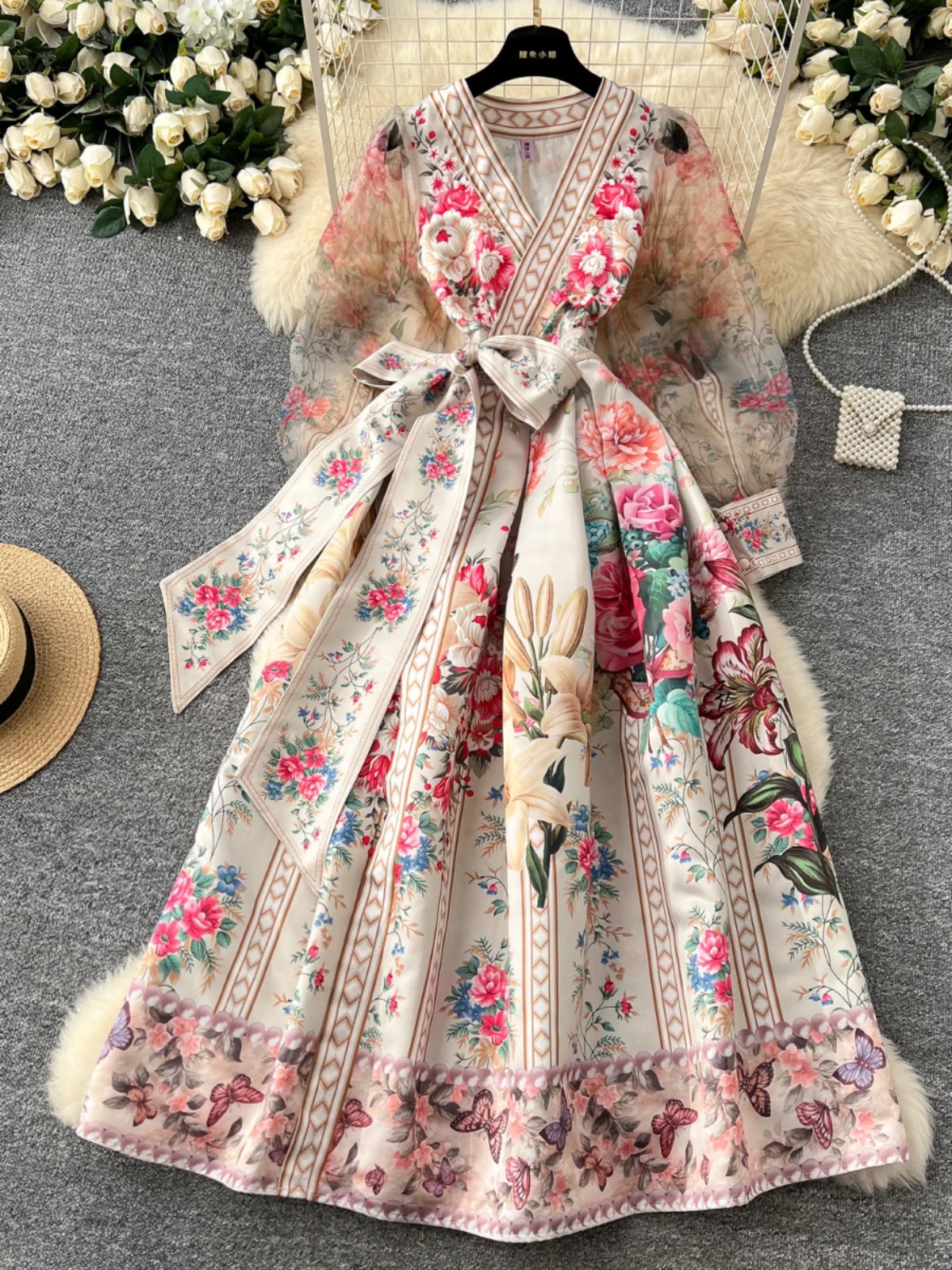 Retro V-Ne Lace Lan… - image