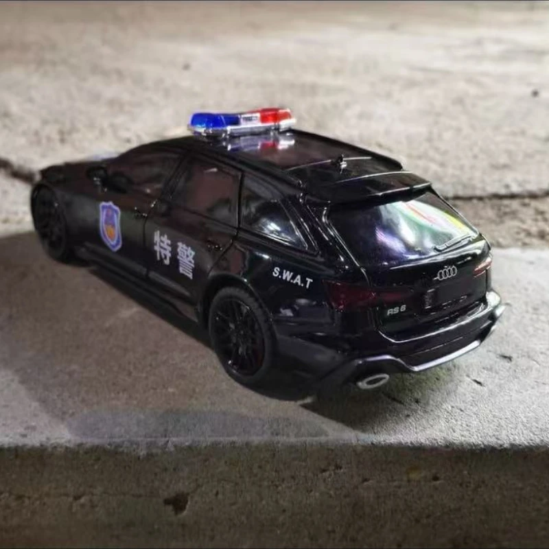 Coche de policía Audi RS6, modelo de aleación de Metal fundido a presión de alta simulación, luz de sonido, colección extraíble, juguetes para niños, regalos A196, 1:24