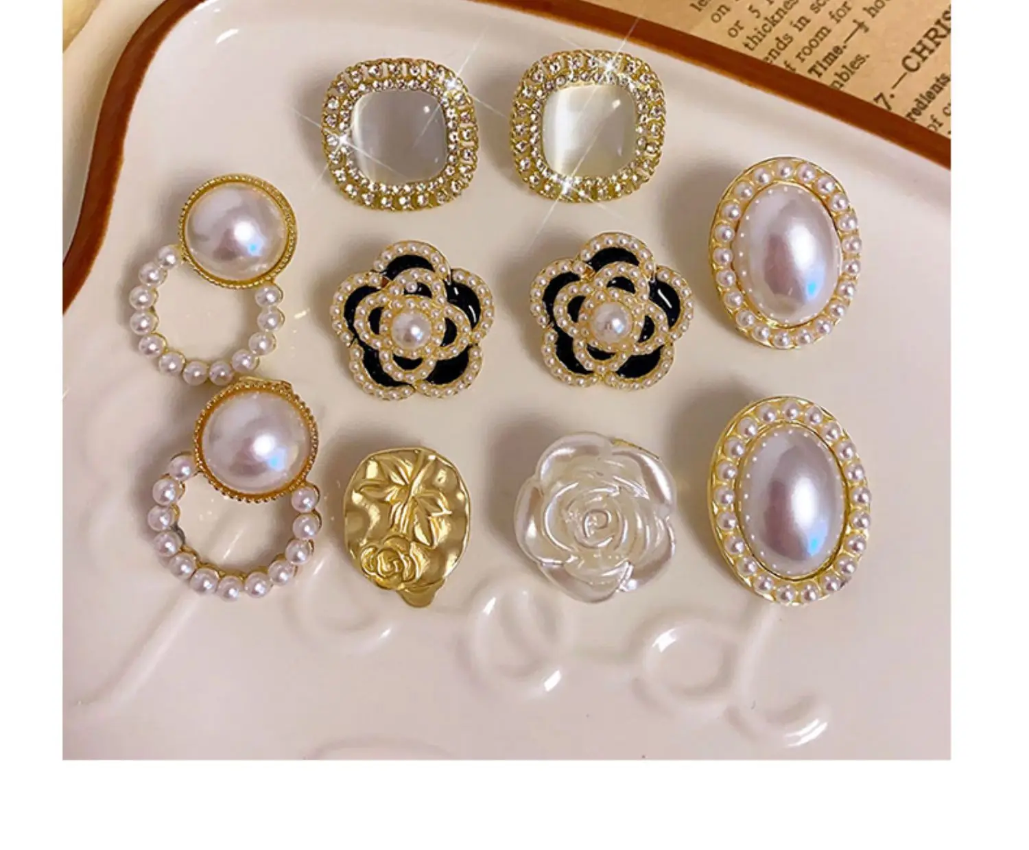 GRACE JUN Vintage Pearl Clip on Earrings Women\'s Non Pierced Earrings 2023 New Fashion Temperament Faux Cuff Earrings Ear Clip