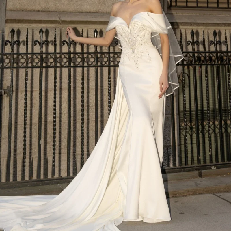 

Customized ivory white Spaghetti Straps Lace Appliques Wedding Dresses A-line crystal satin Bridal Gowns Custom Made Dress