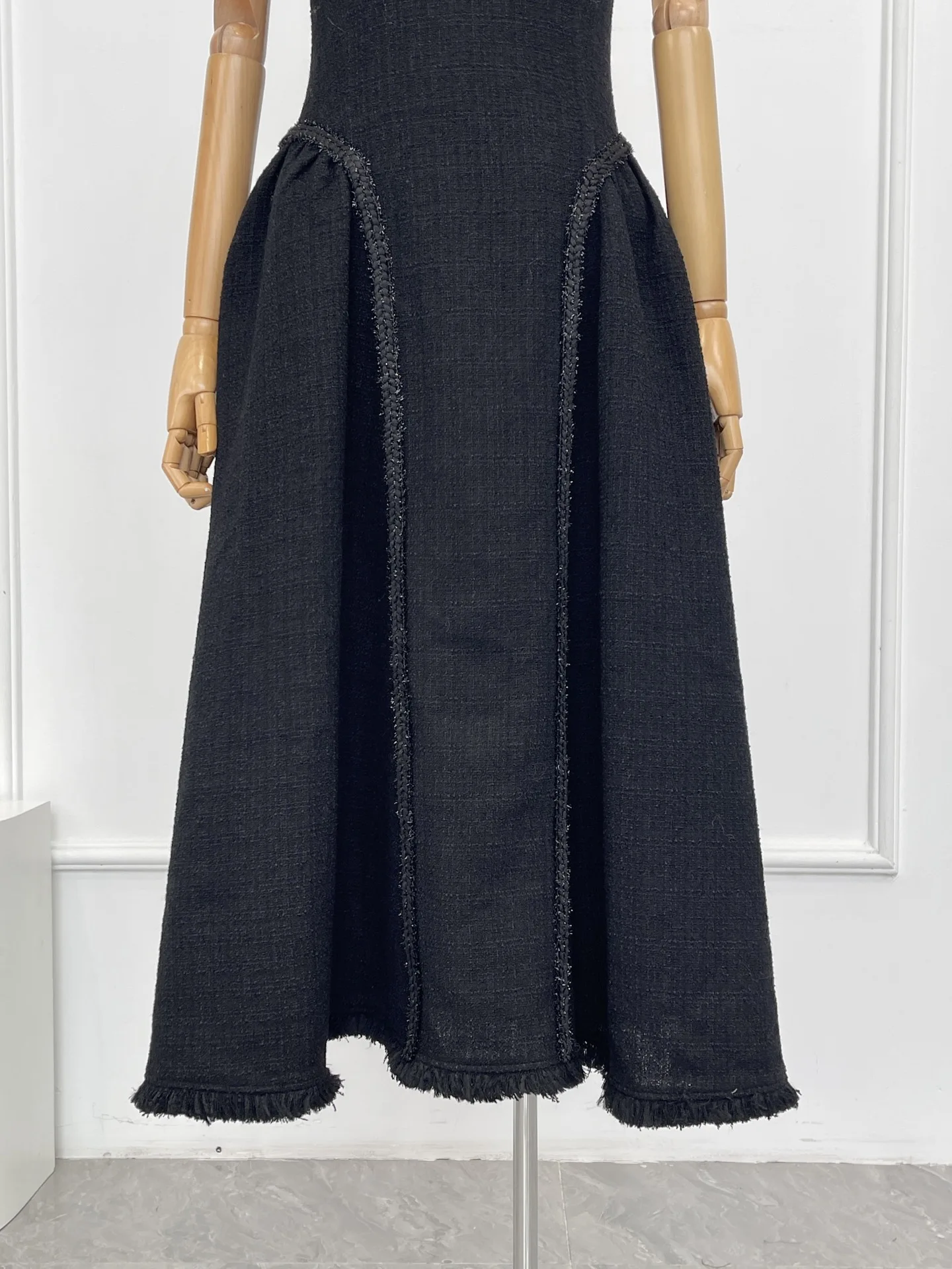 2025 Beautiful Black Sleeveless Backless Midi Dress