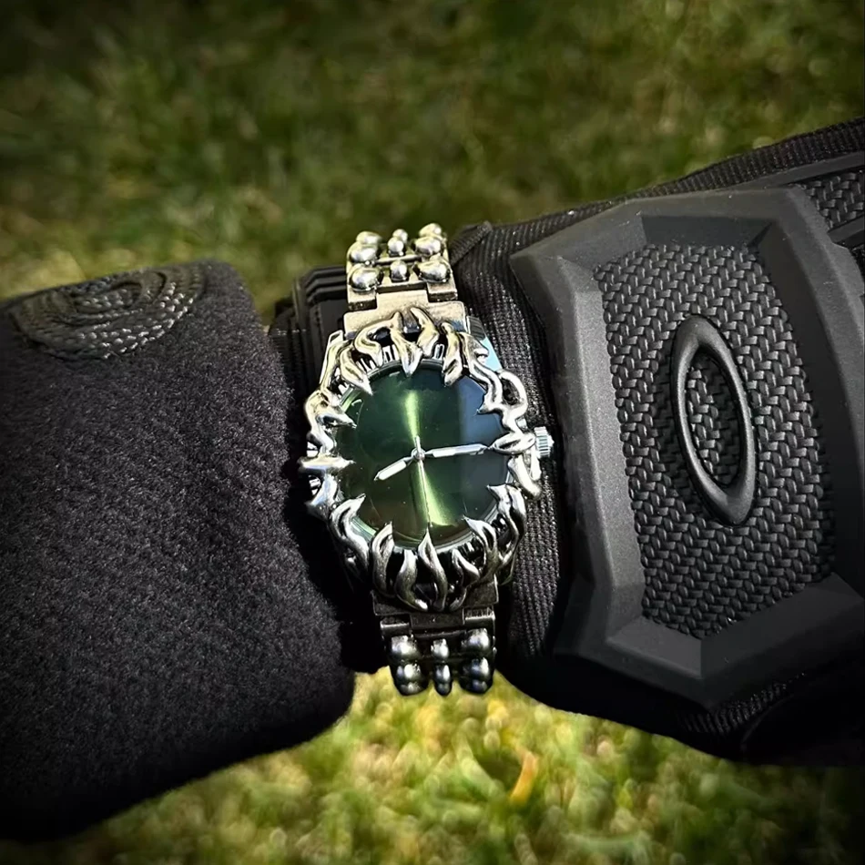 Men Wristwatch Classic Retro Claw Alabaster Y2K Watch for Men