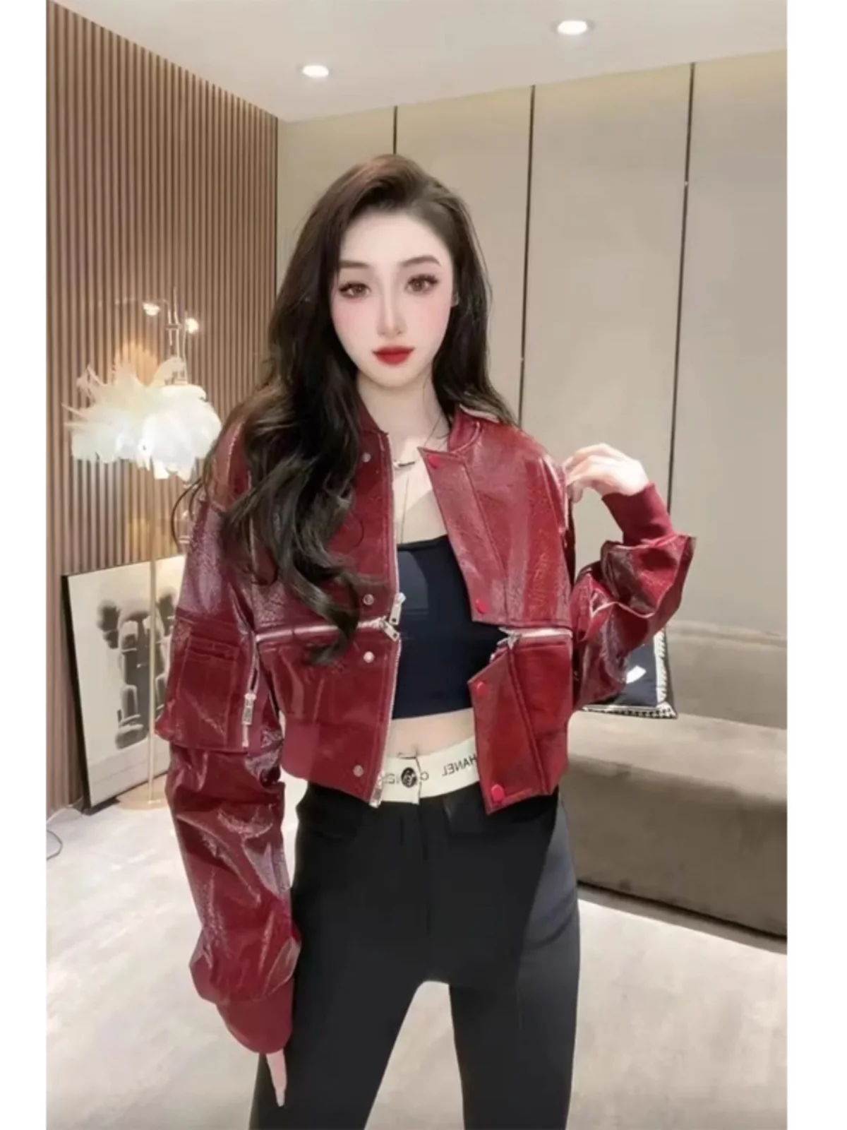 Giacca da Donna in Pelle Verniciata Rosso Vino Vintage con Cerniera Orizzontale, Nuova Collezione Primavera, Stile Baseball, Vestibilità Comoda per il Pendolarismo