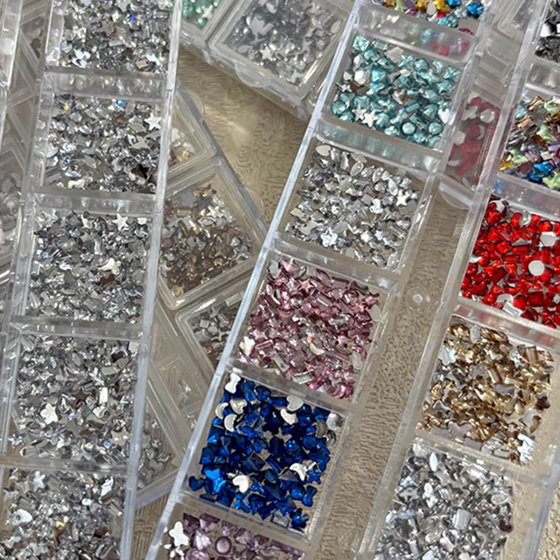 12 Griglie Mix 3D Flatback Strass per unghie Mini Diamanti di cristallo per Nail Art Glitter Charm Decor Accessori per manicure fai da te