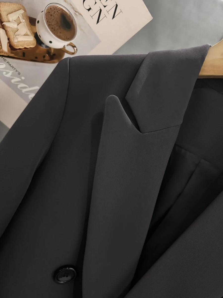 Długi, wyszczuplający żakiet damski, nowa kolekcja wiosna-jesień 2025, elegancki, profesjonalny płaszcz do kolan, do pracy, poliester.