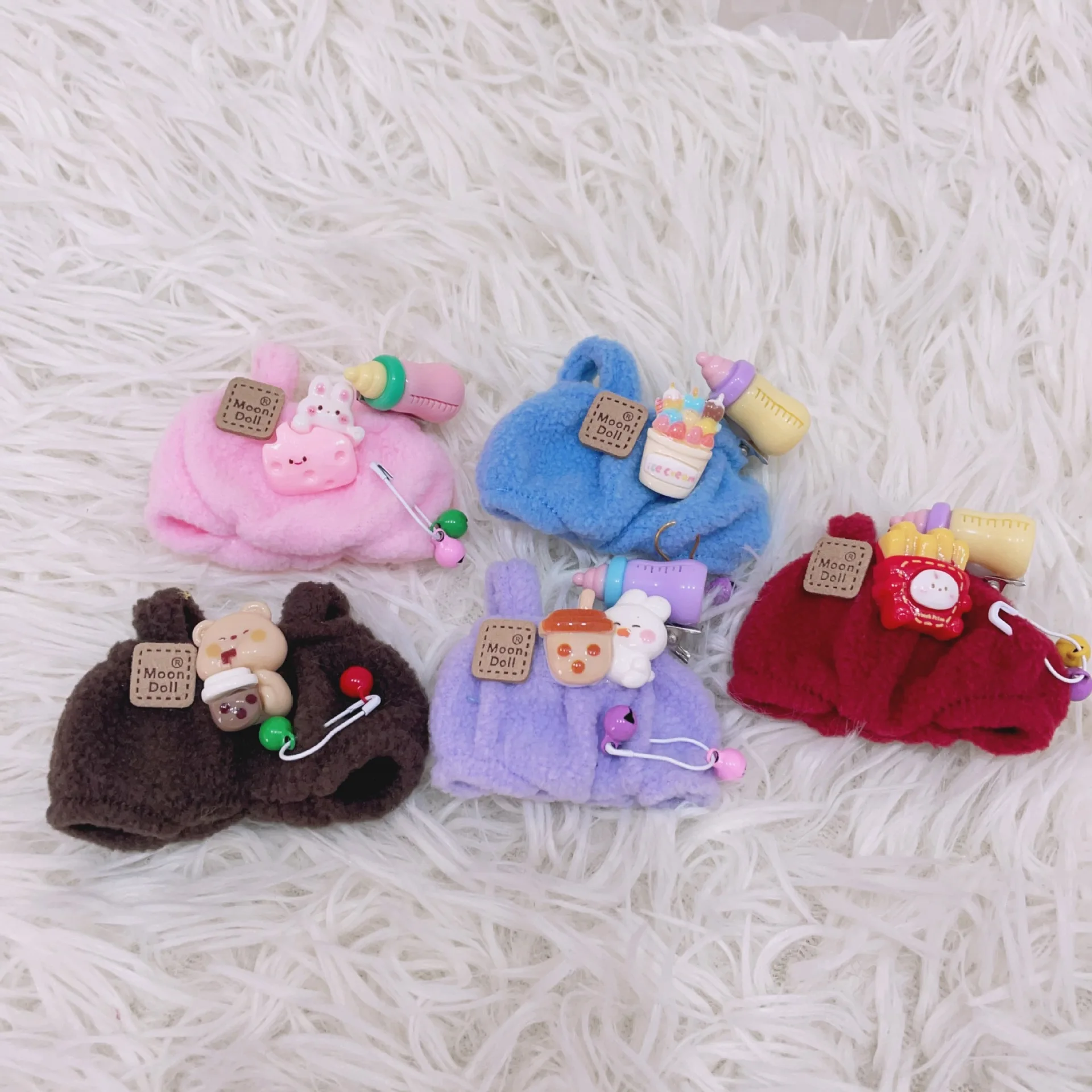 

New 4th Gen Mini Labubu Heart Code Milk Bottle & Overalls 2-Piece Set, Cute Feeding Time Outfit for 10cm Vinyl Doll Clothing